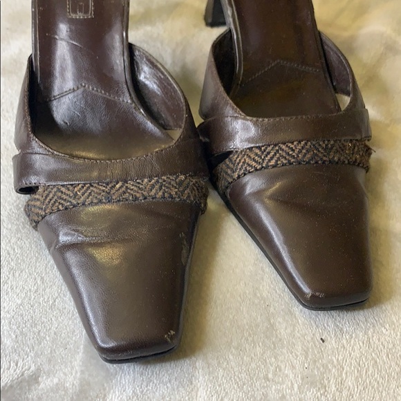 Brown high heel shoes with ankle strap - Picture 2 of 4